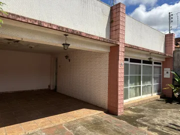 Alugar Casa / Padrão em Araguari. apenas R$ 500.000,00