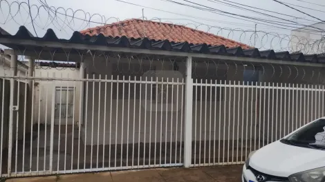 Alugar Casa / Padrão em Uberlândia. apenas R$ 250.000,00