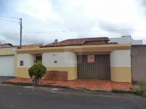 Alugar Casa / Padrão em Uberlândia. apenas R$ 1.200,00