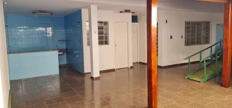 Casa para locação e venda no bairro Martins.