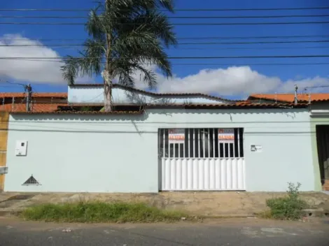 Alugar Casa / Padrão em Uberlândia. apenas R$ 650,00