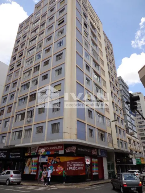 Alugar Apartamento / Padrão em Uberlândia. apenas R$ 750,00