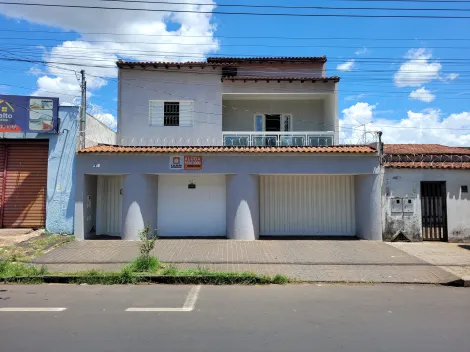 Alugar Casa / Sobrado em Uberlândia. apenas R$ 3.990,00