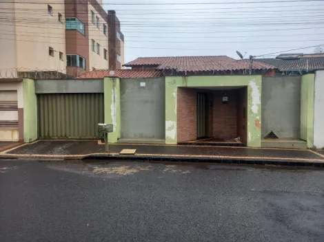 Casa à venda no bairro Santa Mônica.