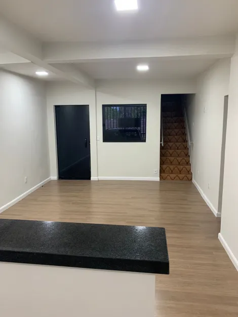 Alugar Casa / Sobrado em Uberlândia. apenas R$ 490.000,00