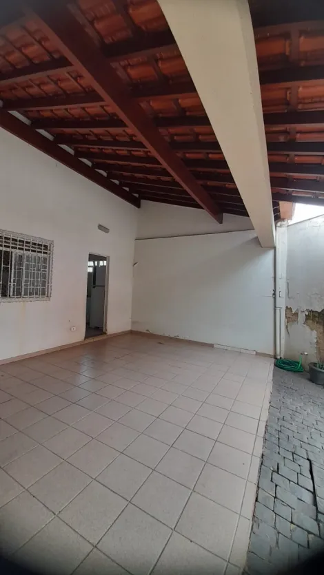 Alugar Casa / Padrão em Uberlândia. apenas R$ 595.000,00