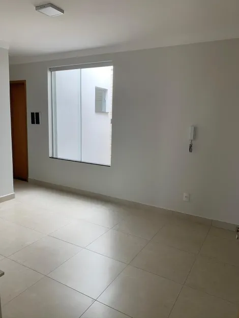 Apartamento á venda no bairro Santa Rosa.