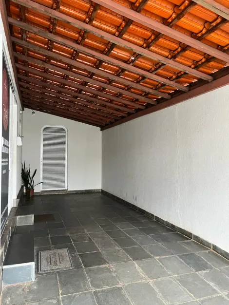 Alugar Casa / Padrão em Uberlândia. apenas R$ 1.315.000,00