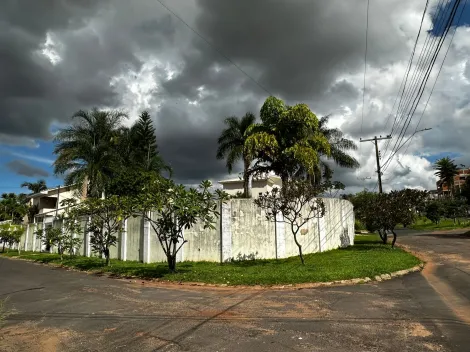 Área disponível para venda no bairro Jardim Karaíba.