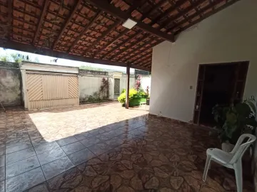 Alugar Casa / Padrão em Uberlândia. apenas R$ 480.000,00