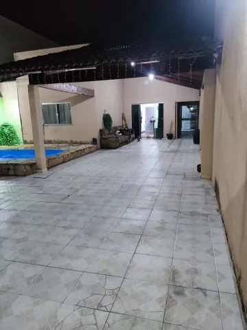 Casa para locação e venda no bairro Jardim Canaã.