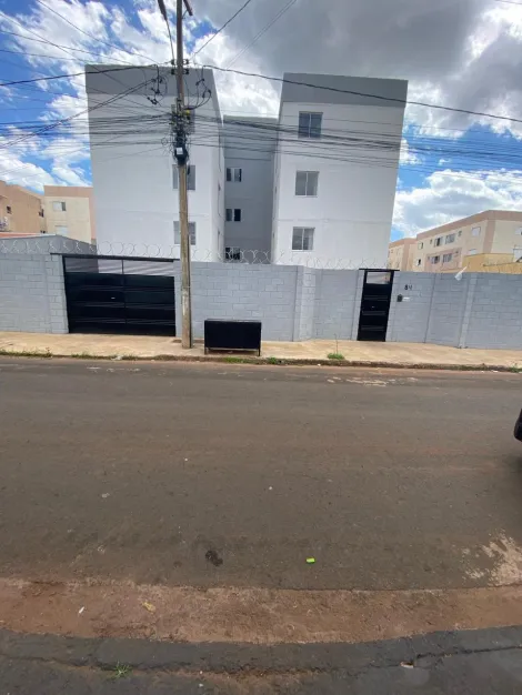 Alugar Apartamento / Padrão em Uberlândia. apenas R$ 170.000,00