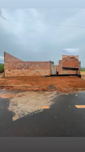 Terreno no Loteamento Verde Umuarama com fundação de casa pronta.