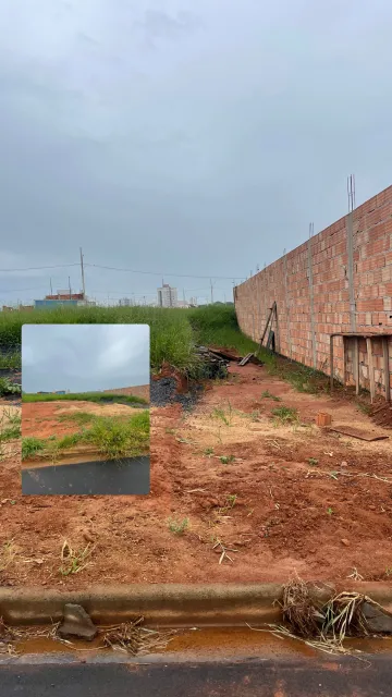 Terreno no Loteamento Verde Umuarama com fundação de casa pronta.