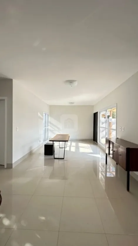 Alugar Casa / Condomínio / Loteamento Fechado em Uberlandia. apenas R$ 1.850.000,00