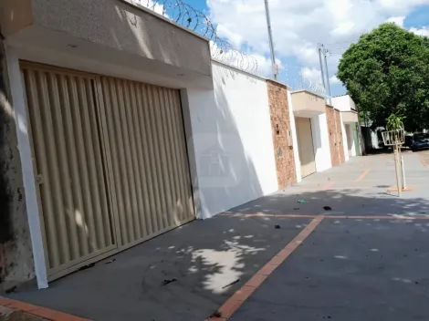 Alugar Casa / Geminada em Uberlândia. apenas R$ 399.000,00