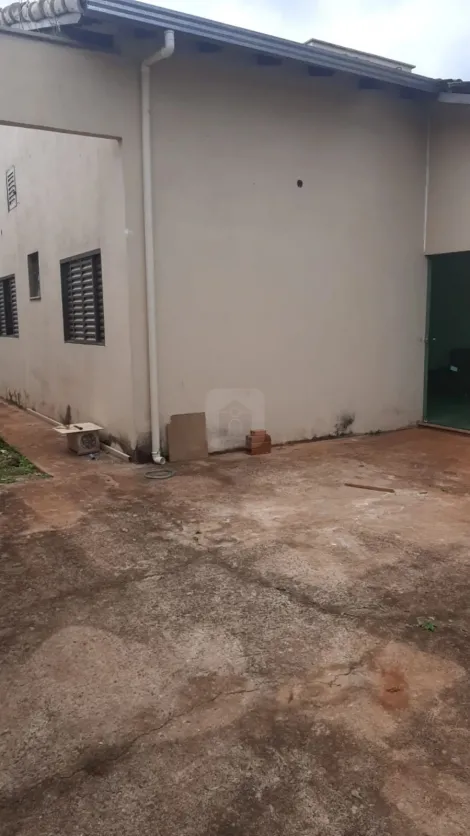 Alugar Casa / Padrão em Uberlândia. apenas R$ 370.000,00