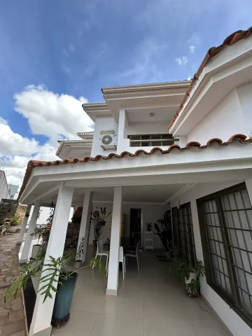 Alugar Casa / Padrão em Uberlândia. apenas R$ 3.000.000,00