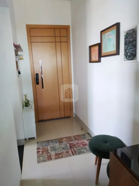 Apartamento para Venda no Bairro Santa Mônica - com varanda gourmet