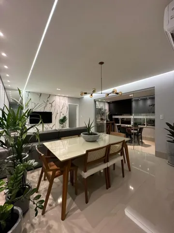 Alugar Apartamento / Padrão em Uberlândia. apenas R$ 790.000,00