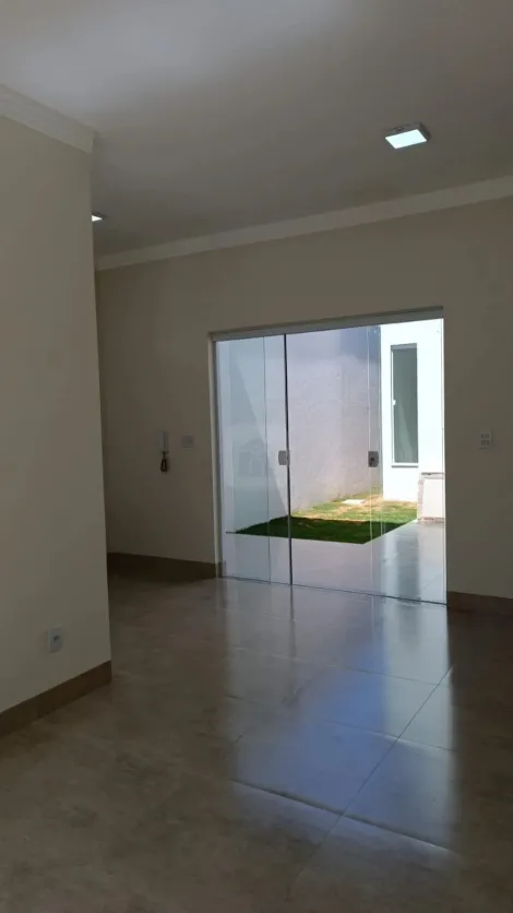 Excelentes casas disponíveis para venda no bairro Granada.