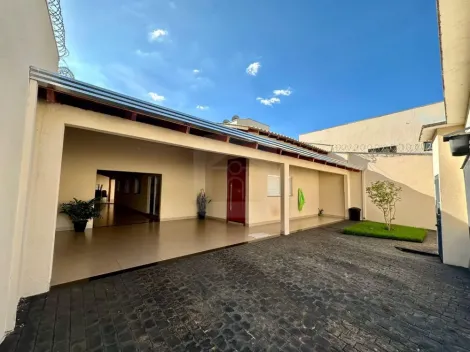 Alugar Casa / Padrão em Uberlândia. apenas R$ 980.000,00