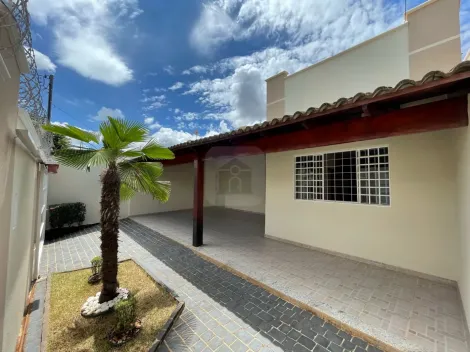 Alugar Casa / Padrão em Uberlândia. apenas R$ 580.000,00