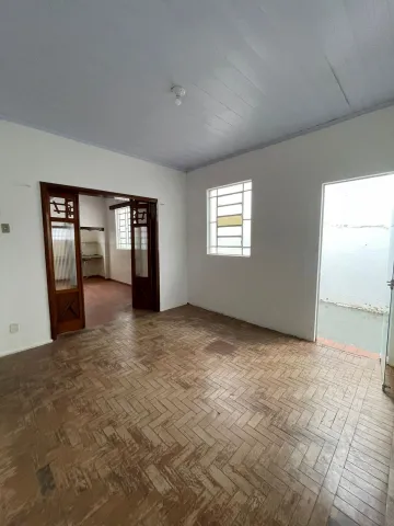 Alugar Casa / Padrão em Araguari. apenas R$ 1.500,00