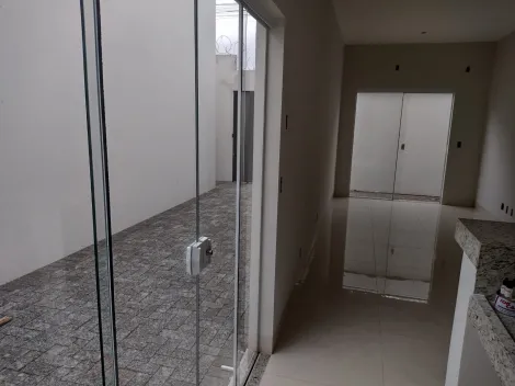 Alugar Casa / Padrão em Uberlândia. apenas R$ 340.000,00