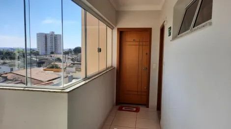 Alugar Apartamento / Padrão em Uberlândia. apenas R$ 230.000,00