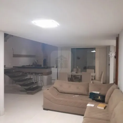 Alugar Casa / Sobrado em Uberlândia. apenas R$ 498.000,00