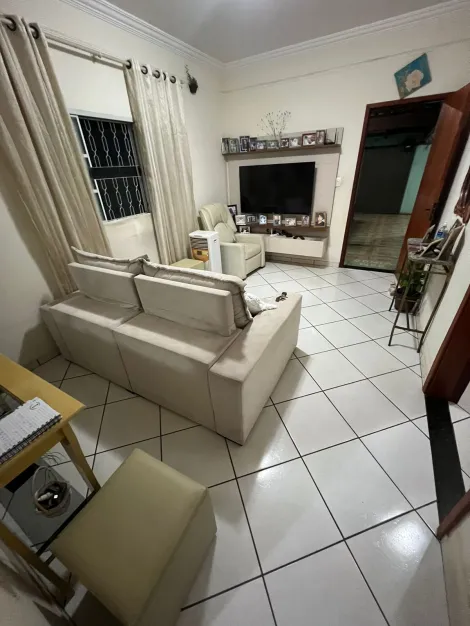 Alugar Casa / Padrão em Uberlândia. apenas R$ 360.000,00