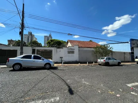 Casas com excelente metragem de Terreno para venda no bairro Brasil em Uberlândia