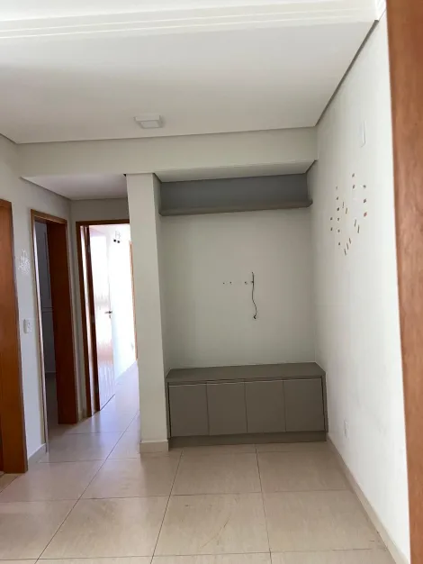Alugar Apartamento / Padrão em Uberlândia. apenas R$ 260.000,00