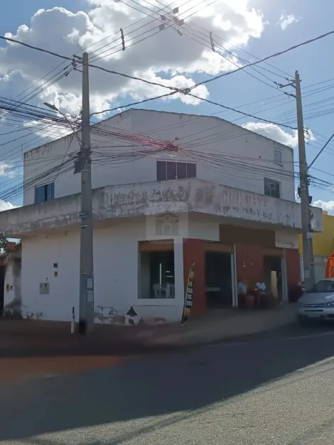 Casa comercial estilo sobrado para venda no bairro Laranjeiras.