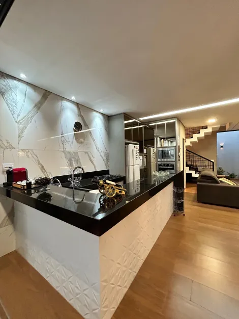 imagem 3 - Sobrado para venda no bairro Novo Mundo imagem 3 - Sobrado para venda no bairro Novo Mundo