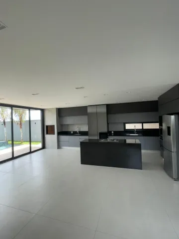 Uberlandia Gavea casa Locacao R$ 23.000,00 Condominio R$800,00 4 Dormitorios 2 Vagas Area do terreno 364.00m2 Area construida 257.00m2