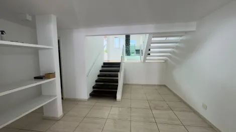 imagem 4 - Casa estilo sobrado para locação no bairro Jardim Karaiba imagem 4 - Casa estilo sobrado para locação no bairro Jardim Karaiba