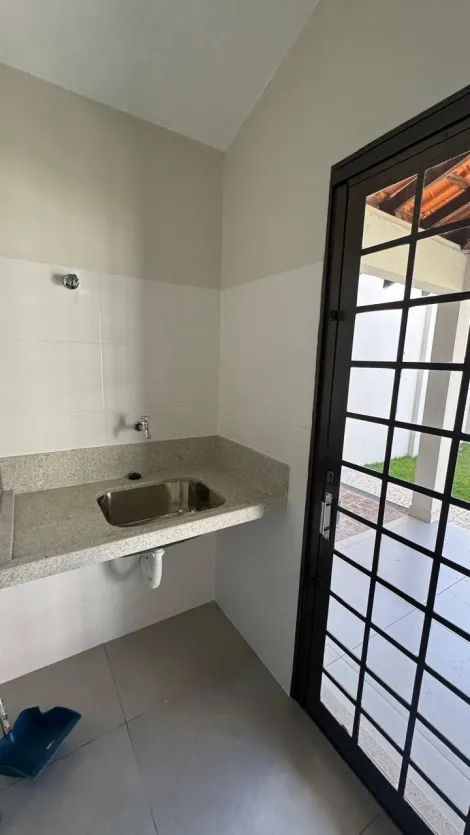 imagem 4 - Casa estilo sobrado para locação no bairro Jardim Karaiba imagem 4 - Casa estilo sobrado para locação no bairro Jardim Karaiba