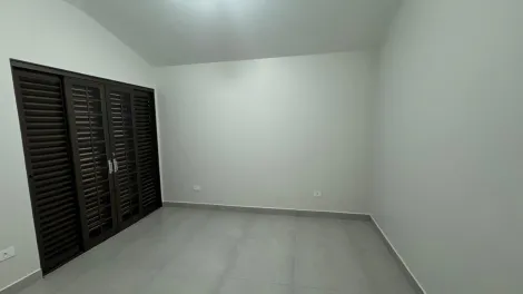 imagem 5 - Casa estilo sobrado para locação no bairro Jardim Karaiba imagem 5 - Casa estilo sobrado para locação no bairro Jardim Karaiba